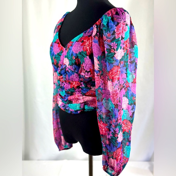 JUNIORS PUFF SLEEVE FLORAL CROP TOP - Picture 5 of 12